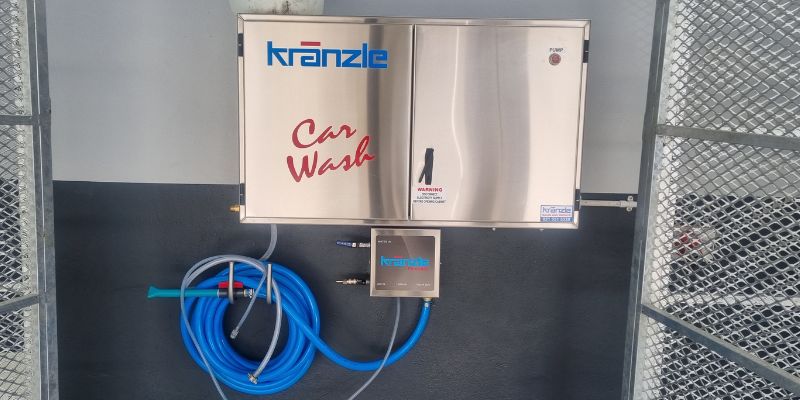 Car wash equipment - High pressure cleaner and foamer - wall mounted