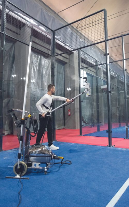 Padel court glass cleaning with steamer