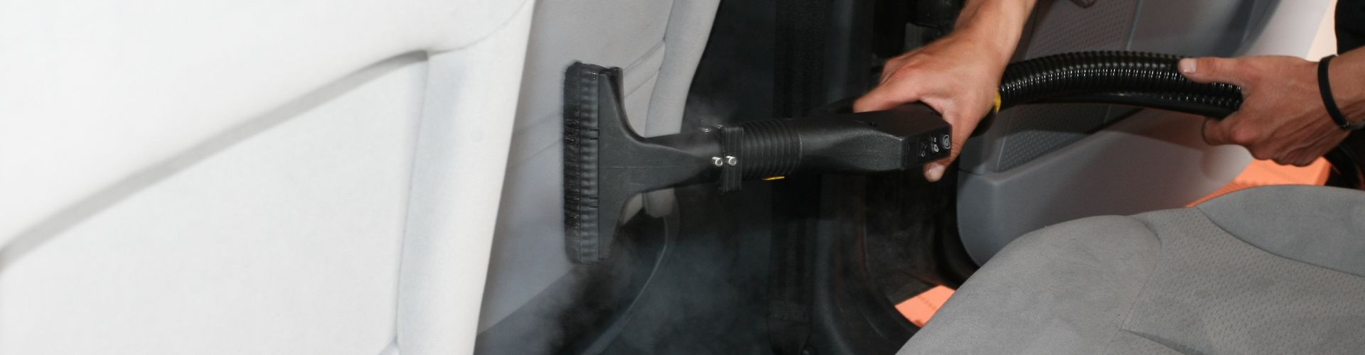 Cleaning a car seat with a steam cleaner